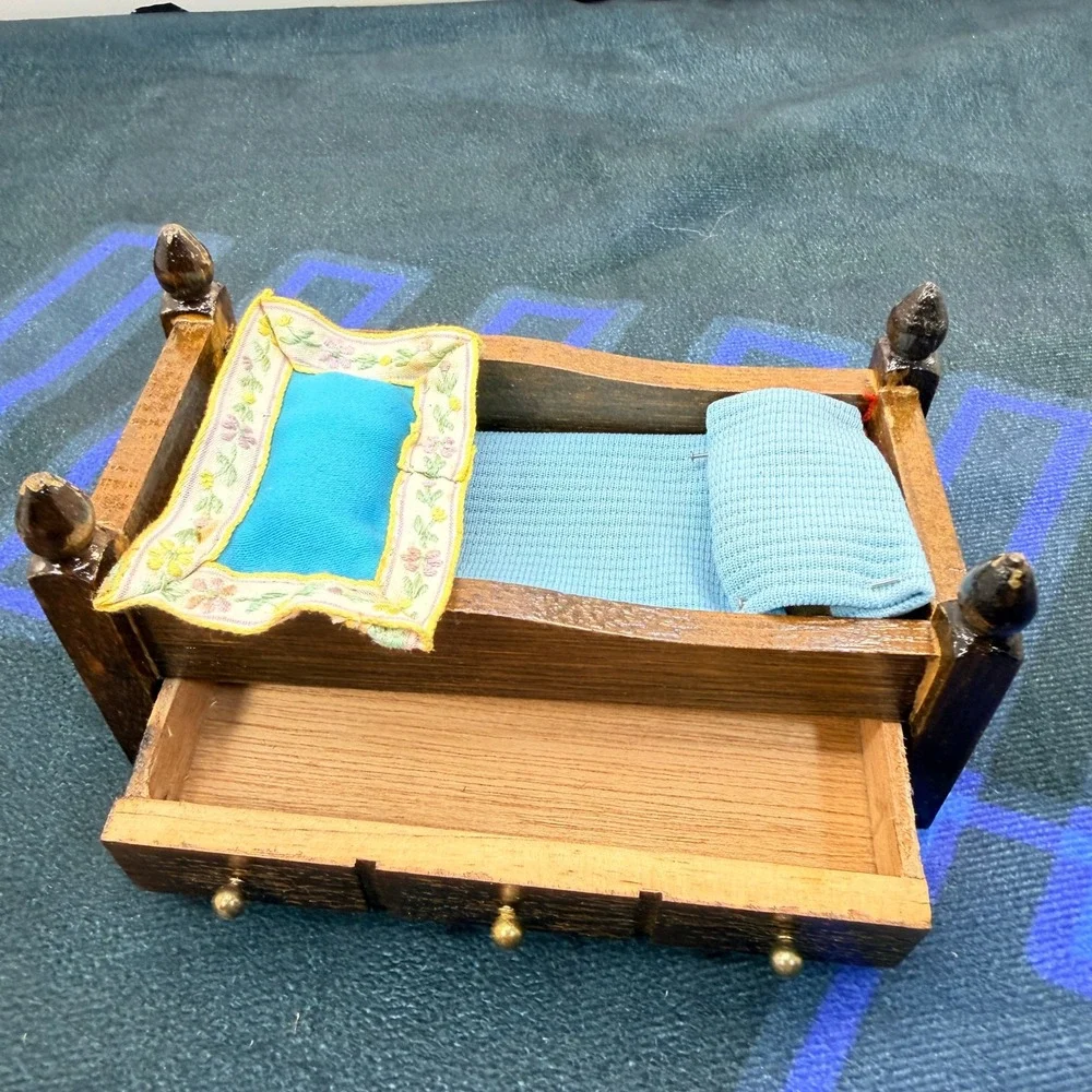 Unbranded dollhouse miniature
